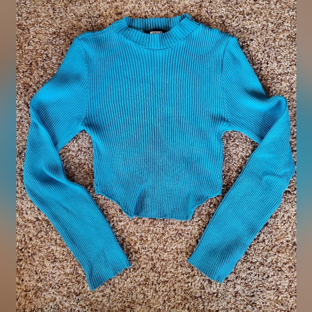 Missguided Light Blue crewneck raw croptop.